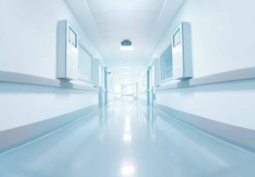 Protetor-de-Parede-O-que-e-e-como-ele-protege-ambientes-hospitalares-clinicas-e-corredores